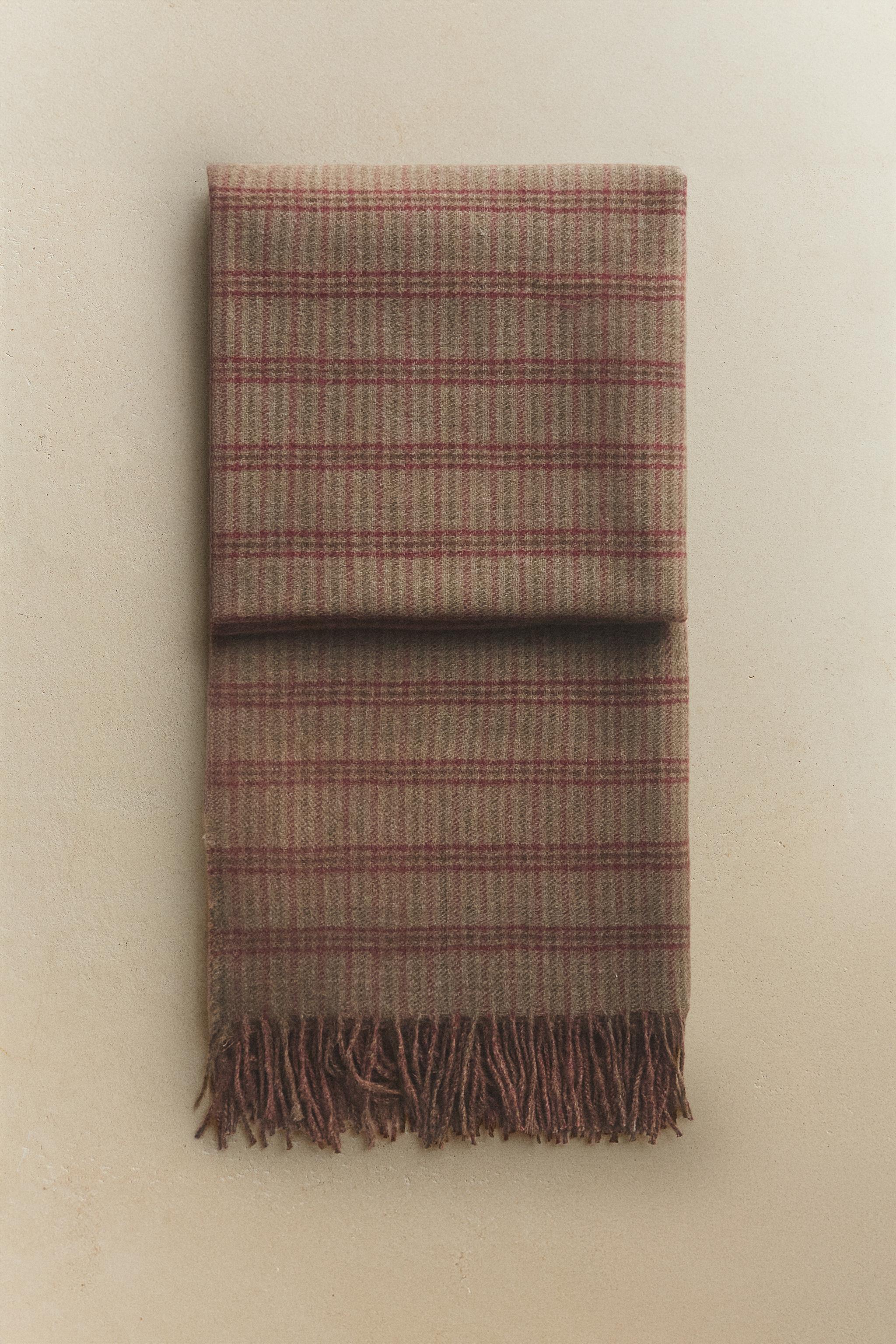 PLAID BLANKET WITH FRINGE